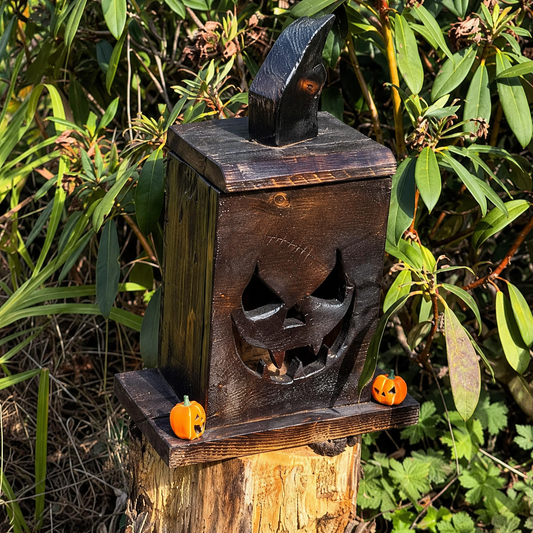 Halloween Reclaimed Timber Pumpkin Box – Curved Stem — close-up of finished example